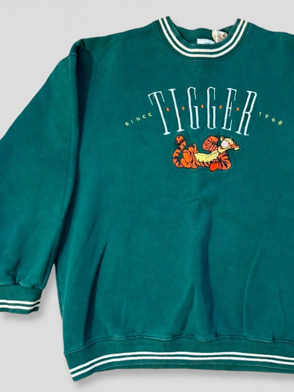 VTG Disney Store Tigger Embroidered Sweatshirt Green Mens L XL 90s